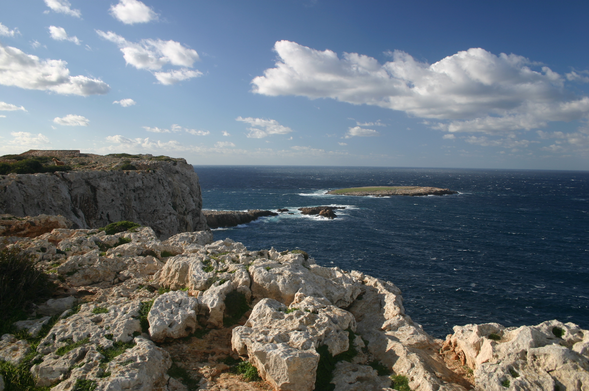 Vistas costeras desde Cap de Cavalleria en Menorca