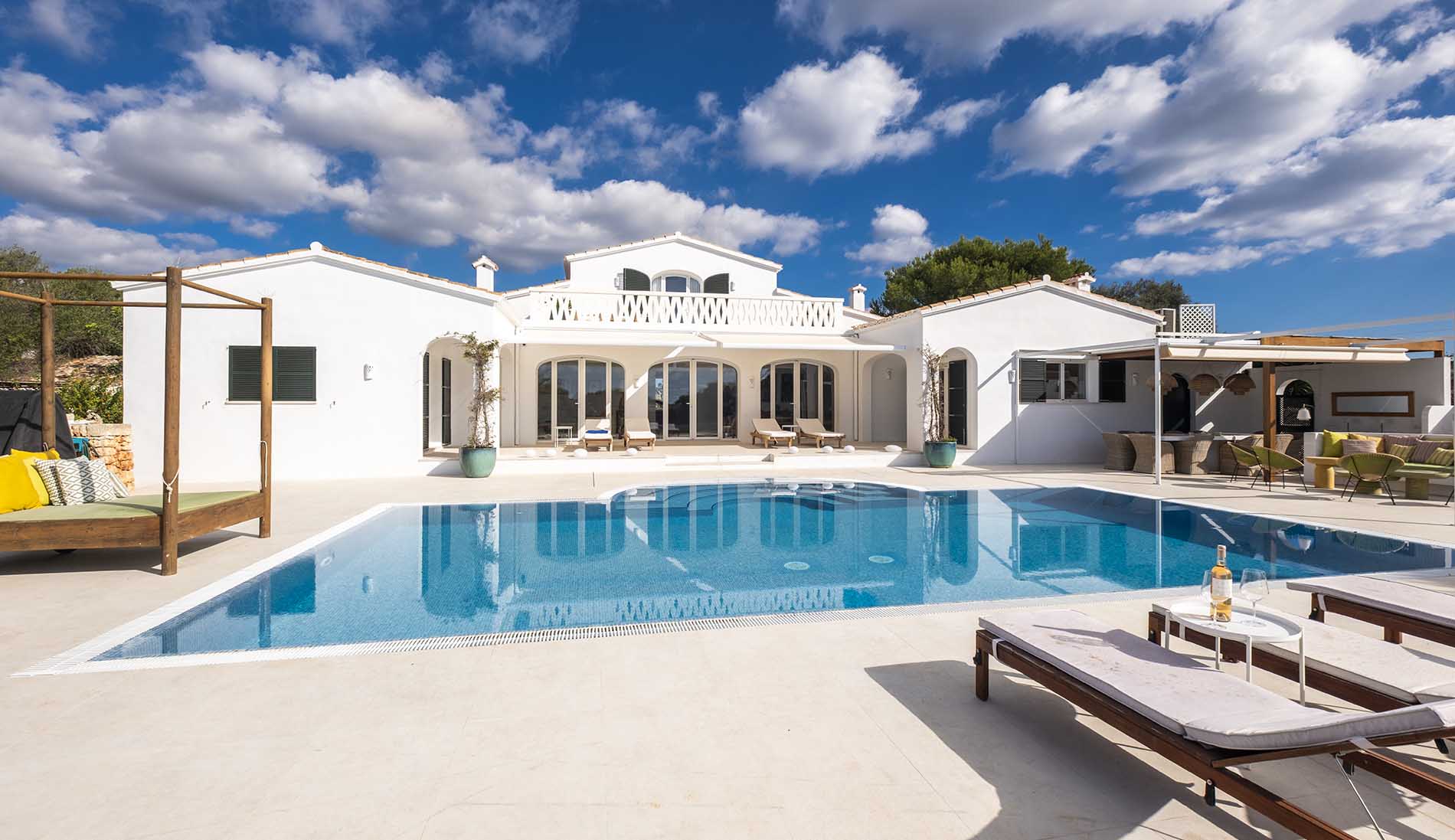 Villas con piscina cerca de Binibeca