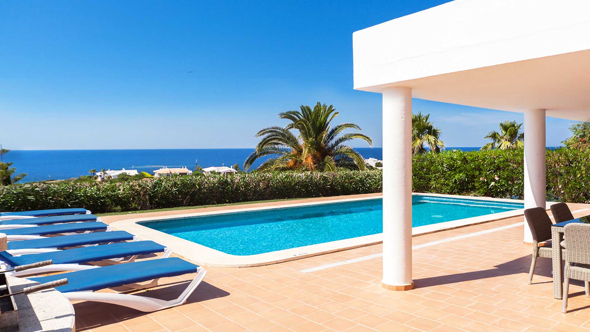 Villas con piscina cerca de Binibeca