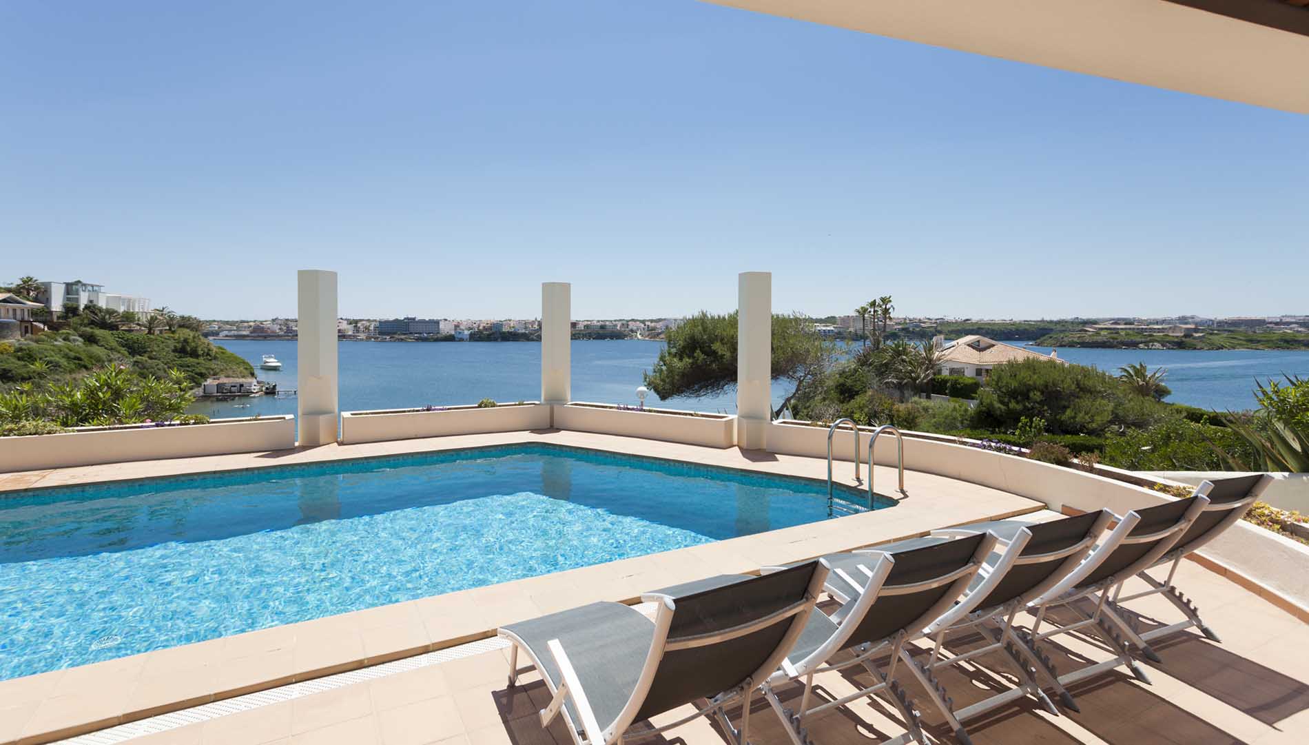 Villas con piscina en Cala Llonga