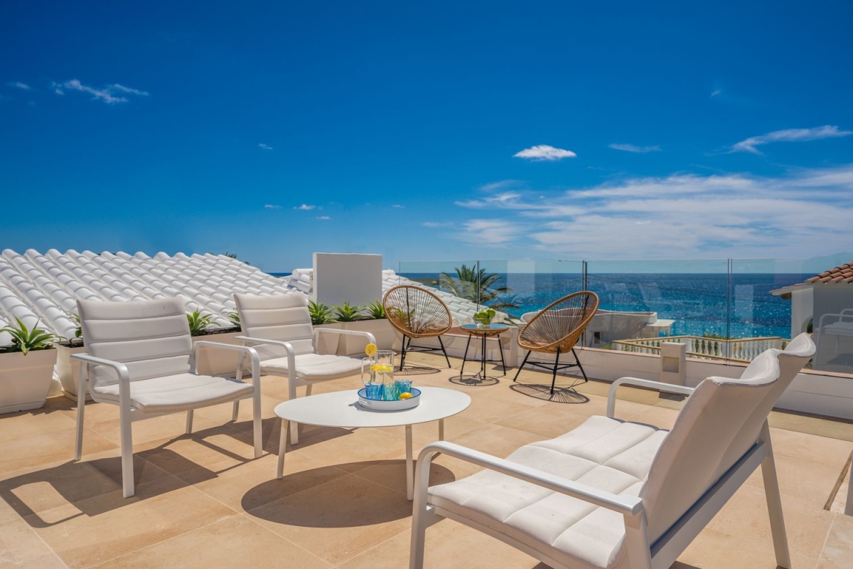 Villa con piscina en Punta Prima