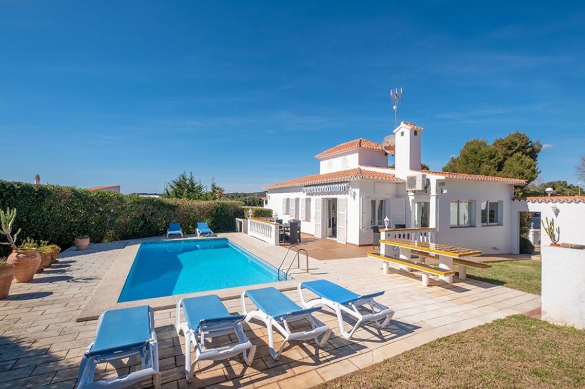 Villas con piscina en Es Canutells